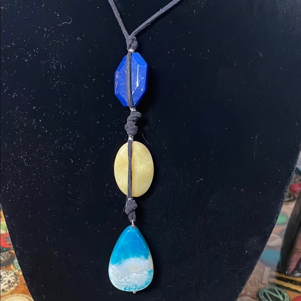 Elegant Blue and Yellow Pendant Necklace